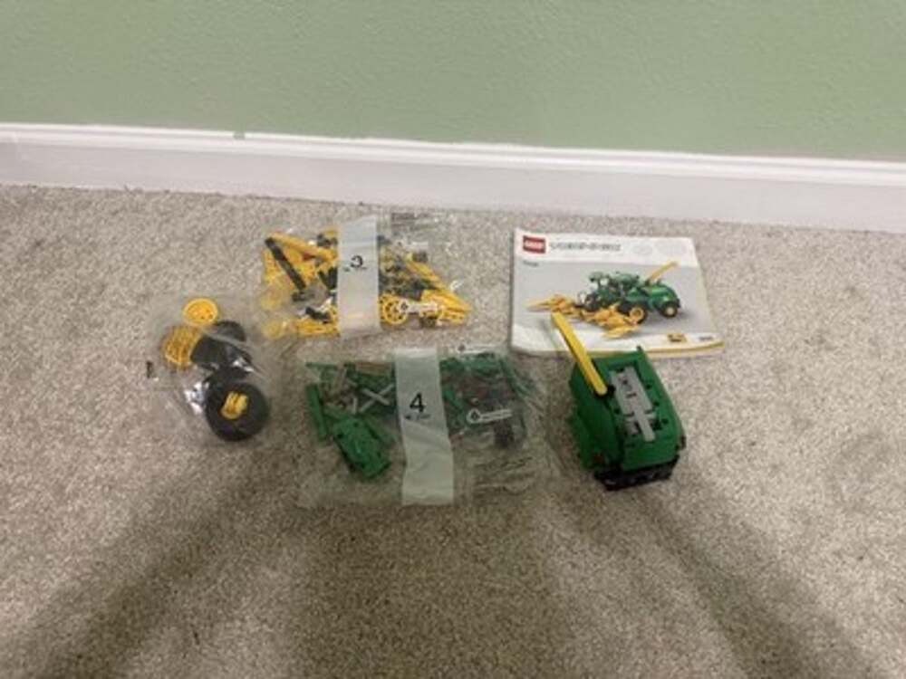 LEGO TECHNIC 42168 John Deere 9700 Forage Harvester Set 9+ (A-LEGO42168)